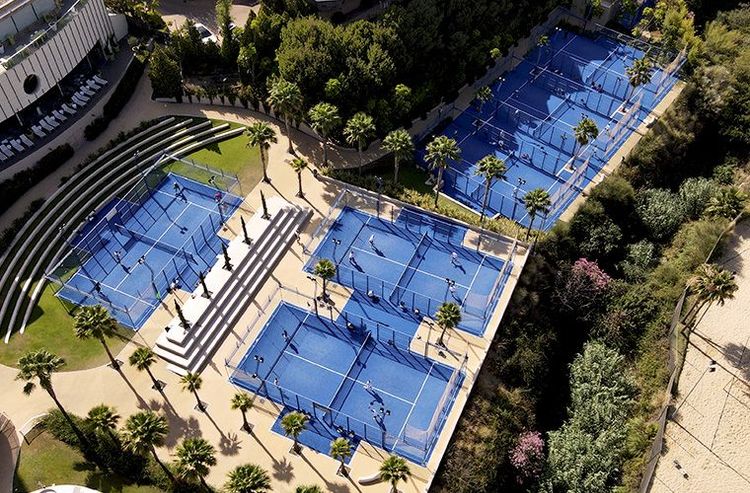 Aerial view of Higuerón Sport Club with tennis courts, pools, and green spaces.